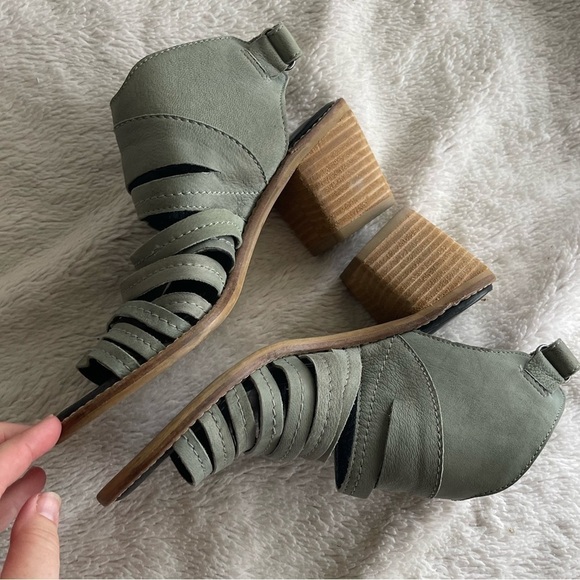 Sbicca green leather strappy sandal block chunk heel - Picture 2 of 11